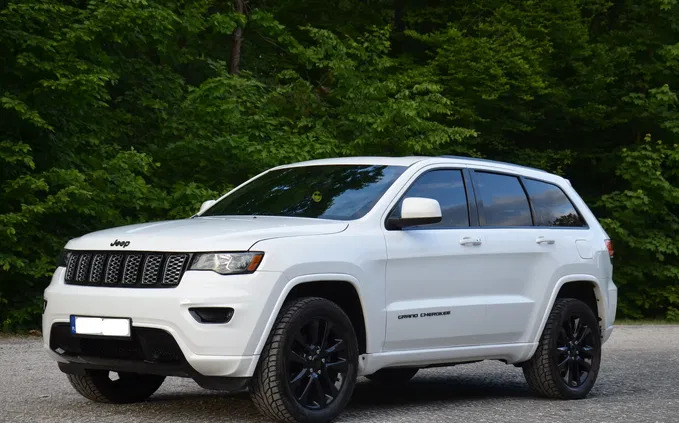 samochody osobowe Jeep Grand Cherokee cena 120000 przebieg: 113000, rok produkcji 2019 z Łomianki